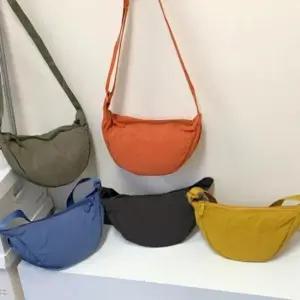 크로스백 미니 가방 여자 반달 나일론 블랙 데일리