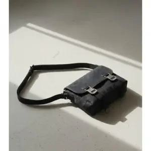 MUST IT_ 26SS GG 캔버스 스몰 크로스백 854745 FAE8V 1000)