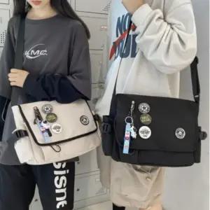 스타일리쉬 뱃지 포인트 메신저백 캐주얼 크로스백 가방