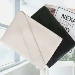 남녀공용 심플 사선 스트랩 클러치백 정장 가방