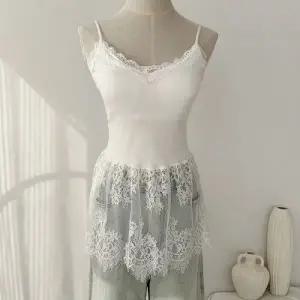 여성 데일리 레이어드 프릴 레이스 나시 FD-0852