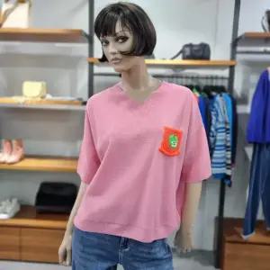 베네통/애플아울렛/TUKATA 사과패치 루즈핏 V넥 니트/ BAKPB2431