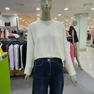 시슬리/애플아울렛/직수입 크롭 라운드넥 니트 3F-1044M2018