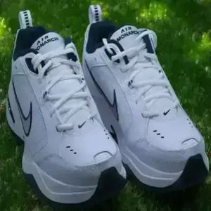 나이키 에어모나크 화이트 런닝화 헬스화 남자운동화 나이키 운동화  415445-102