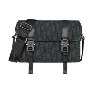 [명품] Dior Hit the Road 플랩 스트랩백 1ESPO333YKY_H03E