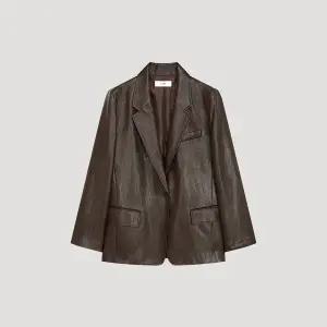 [롯데백화점]리스트 페이크레더 싱글 원버튼 자켓_TWWJKP52020