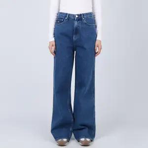 타미진스 여성 청바지 클레어 하이라이즈 와이드 미디엄블루 T32E6NEW36TWT1