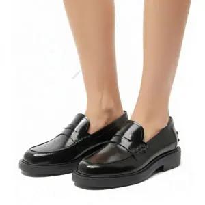 토즈 26SS 레더 페니 로퍼 (XXW20L0IP70SHA B999) (XXW20L0IP70SHAB999)