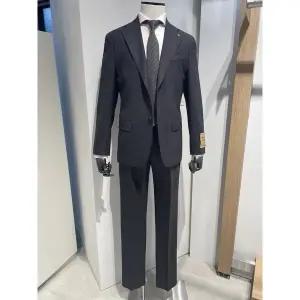 [지이크](센텀시티점)25S/S지이크 말링앤에반스 영국 수입원단(모100%) 수트2종택1(PKJ2006,2007)