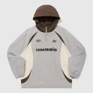 [엄브로]M 엄브로자켓 NQK UQ123CWT21-LGR HBL 스포티 캐주얼 후드 아노락 / Light grey