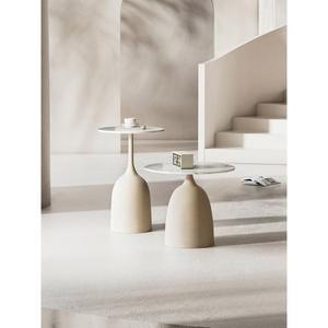 심플한 사이드테이블 거실 카페 디자이너는 구리 화분받침 인테리어 소파