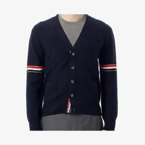[톰브라운][Thom Browne] 톰브라운 울 릴렉스 브이넥 암 밴드 가디건 MKC519A Y1002 415