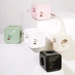 지클릭커 멀티마스터 C타입 PD 충전 3포트 4구 접지 컬러 4000W 고용량 큐브 멀티탭 BL-Y403PD 크림베이지