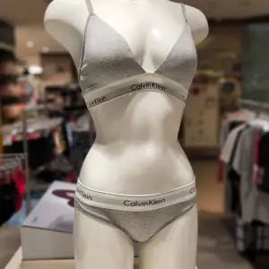 캘빈클라인 모던코튼 스콥백 브라렛 QF5490-001