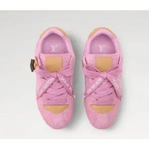 [LOUIS VUITTON]루이비통 제이홉 핑크 LV 버터소프트 스니커즈 운동화 154138978