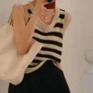 [JED] 라운드넥 상의 니트 나시 여성용 탑 골지 스트라이프 슬리브리스 티셔츠