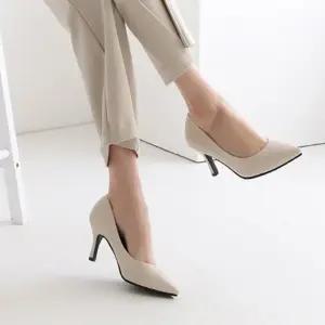 여성 사무실 하객 패션 뾰족코 구두