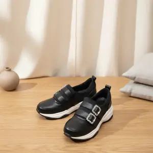 여성 큐빅 버클 통굽 미들 플랫폼 슬립온