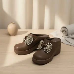 여성용 시즌별 키높이 큐빅 장식 통굽 플랫폼 뮬