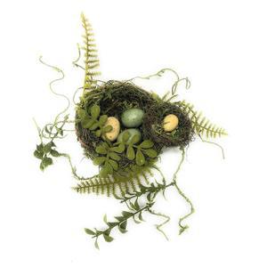 인공 이끼로 이끼 달걀 이중 2개 덩굴 파란색 둥지에 색상 덮인 있습니다 액센트가 포함 나뭇가지 녹색 양치식물과 4개 크림