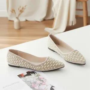 여성 합성가죽 뾰족코 진주장식 로우힐 플랫슈즈