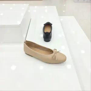 [탠디]by미셸 x260006 소가죽 소재 2cm굽 앞 장식 여성 펌프스 구두 cc3_CC