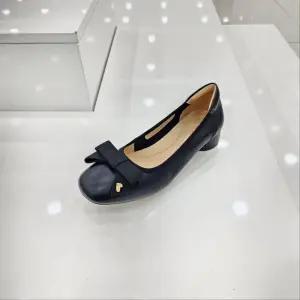 [탠디]by미셸 x25008 소가죽 소재 3cm굽 여성 앞 장식 펌프스 구두 cc6_CC