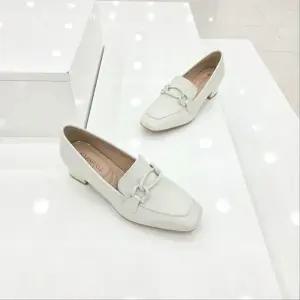 [탠디]by미셸 126003 소가죽 소재 4cm굽 앞 장식 여성 로퍼 구두 cc1_CC