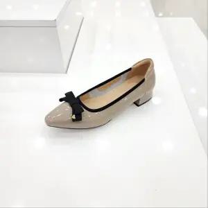 [탠디]by미셸 x25010 소가죽 소재 3cm굽 여성 앞 장식 펌프스 구두 cc5_CC