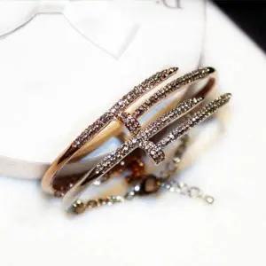 여성 정장스타일 모던한 큐빅 심플 솔리드팔찌