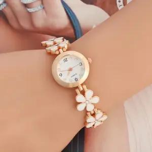 로맨틱 화이트 여성손목시계 플라워 시계 손목시계 메탈시계 여자시계 여성시계
