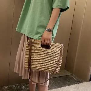 밀짚 라탄 토트 숄더백 여름 휴가 비치 스타일 코디 20대30대40대