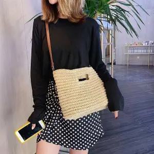 여성 라탄 숄더 크로스 가방 데일리 캐주얼 패션룩