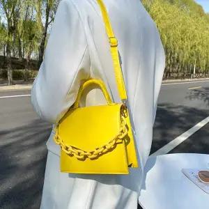 하객룩 봄코디 여자 세미 정장 캐주얼 체인 크로스백 20대30대가방