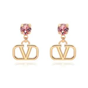 여성 가라바니 V로고 크리스탈 드롭 귀걸이 7W2J0H29 YCW 0V3)