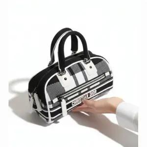 MUST IT_디올 바이브 지퍼 볼링 백 M6209BRVD 041)