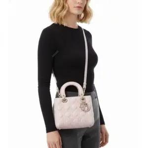 MUST IT_디올 25FW Lady My ABC디올 스몰 백 M0538ONGE 05N)