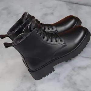 [옷자락]남성 클래식 레이스업 사이드 지퍼 심플 워커 부츠