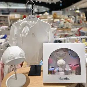 [압소바](의정부점)[출산/태교선물 2종] 케잉모달 배내슈트(손싸개,모자)+ 티노딸랑이세트 //A1B10108