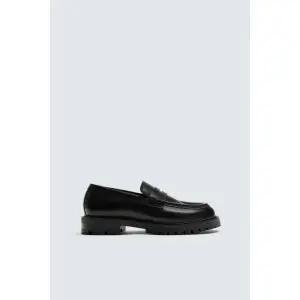 ZARA 페니 트랙 레더 로퍼 - 블랙