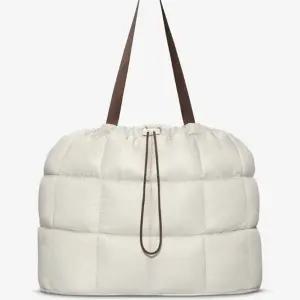 [나이키][국내매장] 나이키/가방/NSW 퍼플 토트백(28L)(HQ0220-072)/EV