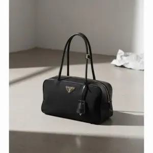 MUST IT_ 리나일론 가죽 탑 핸들 백 미디엄 1BB132 V ODO 2C8Q F0002