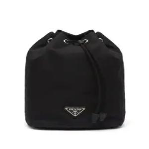 MUST IT_[아울렛 백화점 AS] 포코노 나일론 복조리 버킷 파우치 블랙 1NA369 2BQP F0002