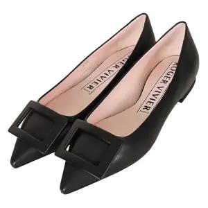 로저비비에 26SS 여성 고메틴 래커 버클 발레리나 플랫슈즈 무광 블랙 RVW57527920 NK0 B999