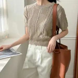 [옷자락]여성 아크릴 라운드넥 반팔 니트 세미크롭 꽈배기 스카시 디자인