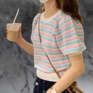 [옷자락]여성 폴리에스터 라운드넥 벌룬소매 크롭 스트라이프 니트