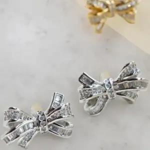 [옷자락]여성 섬세한 미니 큐빅 리본 실버 스터드 귀걸이