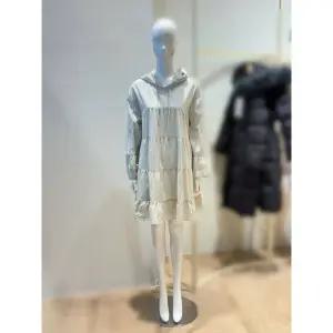 [백화점 홈쇼핑 정품] 플라스틱아일랜드 오버핏 후드 볼륨미니 원피스 PQ1WO281