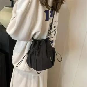 [옷자락]여자 가볍고 실용적인 데일리 미니 크로스백