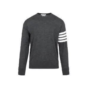 [톰브라운] 26SS 사선완장 클래식 크루넥 풀오버 니트 다크그레이 MKA002A Y1014 022